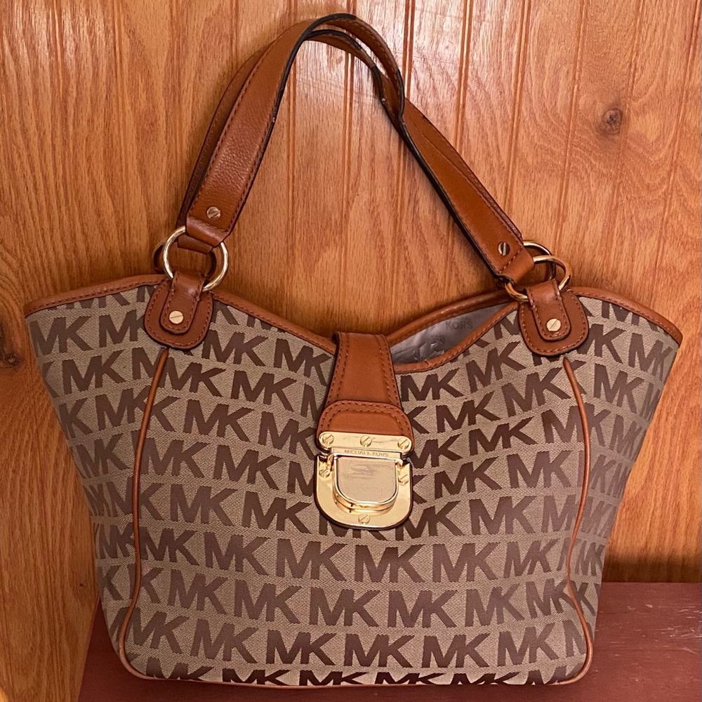Michael kors shoulder bag